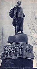 This image has an empty alt attribute; its file name is Памятник-генералу-Черняховскому-И.-Д.-фото-1964г..jpg